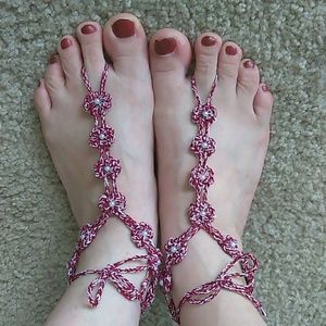 CROCHET ORNAMENTS FOR FEET.